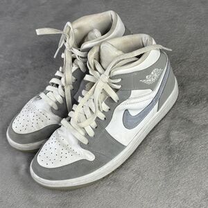 Nike Air Jordan 1 Mid Shoes Womens Size 7.5 White Gray BQ6472-105 Basketball